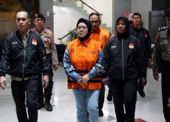 Tersangka ETS, Bupati Sukoharjo periode 2021-2025 dan 2025-2030 di Gedung KPK. ETS bersama tiga orang lainnya tertangkap tangan terkait pemerasan di lingkungan Pemerintah Kabupaten (Pemkab) Sukoharjo.(Foto: KPK)