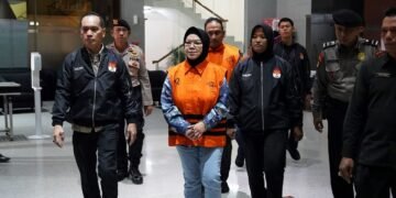 Tersangka ETS, Bupati Sukoharjo periode 2021-2025 dan 2025-2030 di Gedung KPK. ETS bersama tiga orang lainnya tertangkap tangan terkait pemerasan di lingkungan Pemerintah Kabupaten (Pemkab) Sukoharjo.(Foto: KPK)