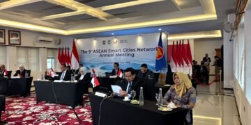 Bupati Sumedang Dony Ahmad Munir menjadi narasumber pada agenda internasional ASEAN Smart Cities Network (ASCN) Annual Meeting 2026 di Aula Rempeg Jagapati, Kantor Bupati Banyuwangi, Senin (20/7/2026).(Foto: Humas Pemkab Sumedang)
