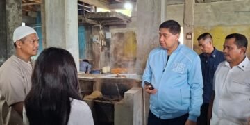 Bupati Sumedang Dony Ahmad Munir (kanan) mendampingi Menteri Perumahan dan Kawasan Permukiman (PKP) Maruarar Sirait (tengah).(Foto: Humas Pemkab Sumedang)