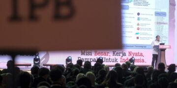 Menteri Ekonomi Kreatif/Kepala Badan Ekonomi Kreatif (Ekraf), Teuku Riefky Harsya, memberikan pembekalan pada acara Pelepasan Nasional Tim Ekspedisi Patriot Tahun 2026 di Balai Kartini, Jakarta, Rabu (29/07/2026).(Foto: Dok. Biro Komunikasi Kementerian Ekraf/ Badan Ekonomi Kreatif)
