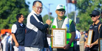 Sejumlah kecamatan dan kelurahan di Kota Bandung menerima bantuan alat pengolah sampah inovatif dari Badan Riset dan Inovasi Nasional (BRIN) pada Apel Siaga Jabar Berseka, Deklarasi Bersama Aksi Pilah Sampah dari Rumah, sekaligus penyerahan Apresiasi Kontribusi dalam Pengelolaan Sampah Jawa Barat di Sport Jabar Arcamanik, Jumat, 24 Juli 2026.(Foto: Humas Pemkot Bandung)