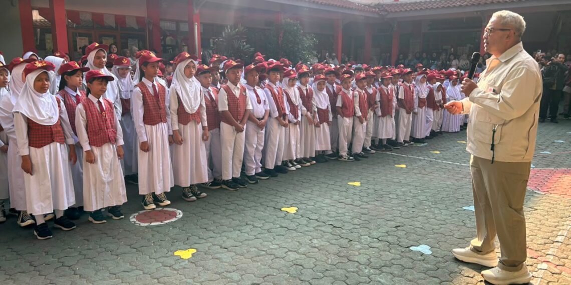 Wali Kota Bandung, Muhammad Farhan, di acara Masa Pengenalan Lingkungan Sekolah (MPLS) Senin 13 Juli 2026.(Foto: Humas Pemkot Bandung)