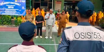 Wali Kota Bandung Farhan meninjau MPLS di sejumlah sekolah. Farhan mengatakan kesehatannya berangsur membaik usai kena Vertigo.(Foto: Humas Pemkot Bandung)