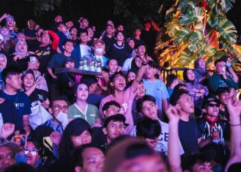 Antusiasme masyarakat untuk mengikuti Festival Rakyat Bola Gembira begitu tinggi dengan kehadiran sekitar 14 ribu warga yang memadati kawasan Lapangan Banteng, Minggu, (20/7). (foto:Andre/kemenpora.go.id)