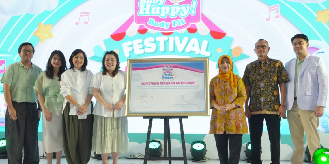 Penandatanganan secara simbolis komitmen Geraka Anti Ruam yang digelar Wings Care bersamaan dengan Hari Anak Nasional.(Foto: Istimewa)