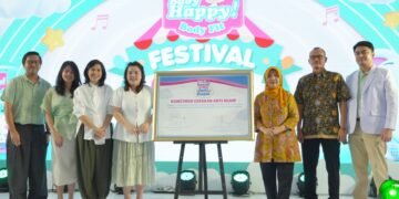 Penandatanganan secara simbolis komitmen Geraka Anti Ruam yang digelar Wings Care bersamaan dengan Hari Anak Nasional.(Foto: Istimewa)