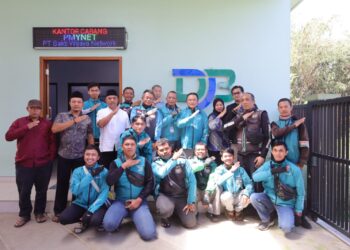 Bupati Kuningan Dian Rachmat Yanuar mengapresiasi inovasi digital karya anak daerah melalui kunjungannya ke kantor JABERJEK Indonesia di Jl. Pandawa 2, Desa Kertaungaran, Kecamatan Sindangagung, Kabupaten Kuningan, Jumat (24/7/2026).(Foto: Humas Pemkab Kuningan)