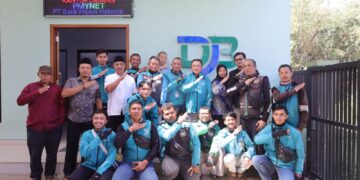 Bupati Kuningan Dian Rachmat Yanuar mengapresiasi inovasi digital karya anak daerah melalui kunjungannya ke kantor JABERJEK Indonesia di Jl. Pandawa 2, Desa Kertaungaran, Kecamatan Sindangagung, Kabupaten Kuningan, Jumat (24/7/2026).(Foto: Humas Pemkab Kuningan)