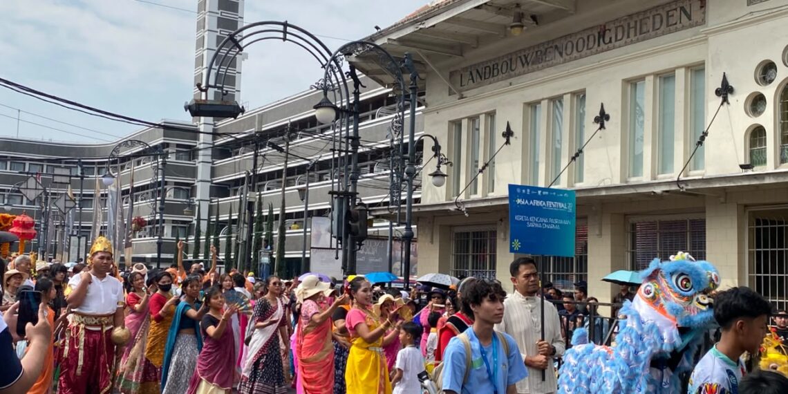 Karnaval budaya di peringatan Konferensi Asia Afrika 2026.(Foto: Humas Pemkot Bandung)
