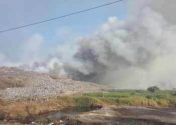 Kondisi kebakaran yang melanda empat Pembuangan Akhir (TPA) Jatiwaringin, Kecamatan Mauk, Kabupaten Tangerang, Provinsi Banten, Rabu (1/7). (Foto: BNPB)