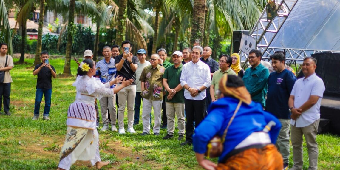 Wali Kota Bogor, Dedie A. Rachim, membuka Festival Kopyor 2026 di Kebun Kopyor PPKS Unit Bogor, Jalan Jabaru, Kecamatan Bogor Barat, Kota Bogor, Sabtu (11/7/2026).(Foto: Humas Pemkot Bogor)