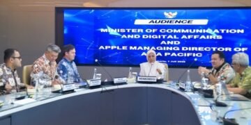 Menkomdigi Meutya Hafid saat melakukan audiensi dengan Apple Managing Director of Asia Pacific Mike Orgill di Kantor Kementerian Komdigi, Jakarta Pusat, Rabu (01/07/2026). Foto: Pey HS/Komdigi