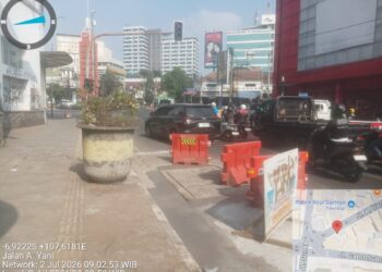 Manhole di kawasan Simpang Lima Jalan Gatot Subroto, Kota Bandung.(Foto: Humas Pemkot Bandung)