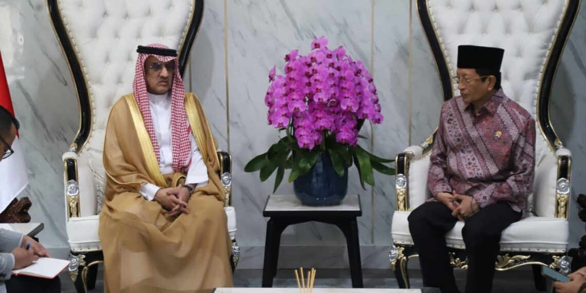 Menag Nasaruddin Umar (kanan) dan Duta Besar Kerajaan Arab Saudi untuk Republik Indonesia, Faisal Abdullah H. Amodi (kiri).(Foto: Humas Kemenag)