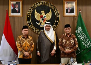 Menteri Perhubungan Dudy Purwagandhi (kiri) Menteri Transportasi dan Logistik Arab Saudi Saleh bin Nasser Al-Jasser, dan Menteri Agama Menteri Haji dan Umrah Mochamad Irfan Yusuf.(Foto: Dok. Humas Kemenhub)