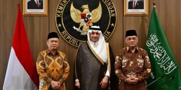 Menteri Perhubungan Dudy Purwagandhi (kiri) Menteri Transportasi dan Logistik Arab Saudi Saleh bin Nasser Al-Jasser, dan Menteri Agama Menteri Haji dan Umrah Mochamad Irfan Yusuf.(Foto: Dok. Humas Kemenhub)