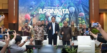 Menteri Keuangan (Menkeu), Purbaya Yudhi Sadewa bersama jajaran berfoto bersama usai menyampaikan kinerja Anggaran Pendapatan dan Belanja Negara (APBN) hingga Semester I Tahun 2026.(Foto: Dok. Kemenkeu)