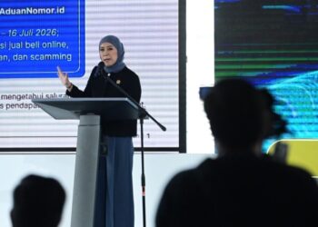 Menkomdigi Meutya Hafid memberikan arahan dalam acara Komitmen Bersama Pelindungan Pelanggan Melalui Implementasi Registrasi Biometrik di Garuda Spark Innovation Hub, Jakarta Pusat, Kamis (23/07/2026). Foto: Anhar/Komdigi