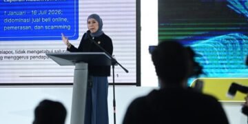 Menkomdigi Meutya Hafid memberikan arahan dalam acara Komitmen Bersama Pelindungan Pelanggan Melalui Implementasi Registrasi Biometrik di Garuda Spark Innovation Hub, Jakarta Pusat, Kamis (23/07/2026). Foto: Anhar/Komdigi