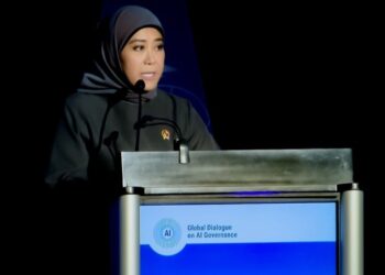 Menkomdigi Meutya Hafid menyampaikan pidato dalam forum Global Dialogue on AI Governance di Jenewa, Swiss, Selasa (07/07/2026).(Foto: Dok. Komdigi)