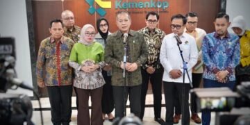 Menteri Koperasi (Menkop) Ferry Juliantono bersama jajaran saat peluncuran Bulan Koperasi.(Foto: Humas Kemenkop)