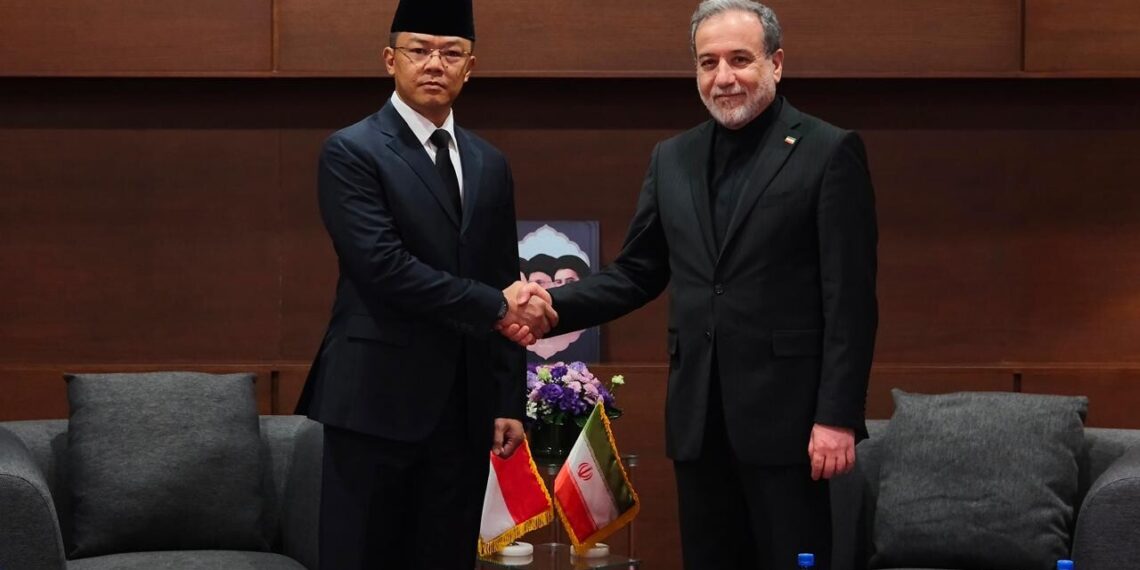 Menlu Republik Indonesia, Sugiono, kunjungan kerja ke Mashhad, Republik Islam Iran, dan bertemu Menlu Iran, Y.M. Seyyed Abbas Araghchi.(Foto: Dok. Kemlu)