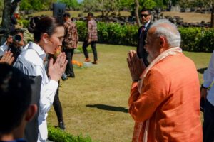 Menteri Pariwisata Widiyanti Putri Wardhana menyambut kunjungan Perdana Menteri (PM) India Narendra Modi di Candi Prambanan, Yogyakarta, Rabu (8/7/2026).(Foto: Dok. Kemenpar)