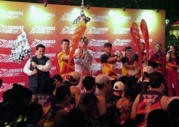 Menpora RI Erick Thohir bersama Wamenpora Taufik Hidayat melepas ribuan peserta Bhinneka Run 2026 di kawasan Plaza Keong Mas, Taman Mini Indonesia Indah (TMII), Jakarta, Minggu (4/7). (foto:Gilang/kemenpora.go.id)