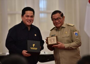Menpora RI Erick Thohir bersama Gubernur DKI Jakarta Pramono Anung menandatangani Nota Kesepakatan Penyelenggaraan Wirasena Youth Camp dan Indonesia Youth Summit Tahun 2026 di Balai Kota DKI Jakarta, Senin (13/7).(foto:bagus/kemenpora.go.id)