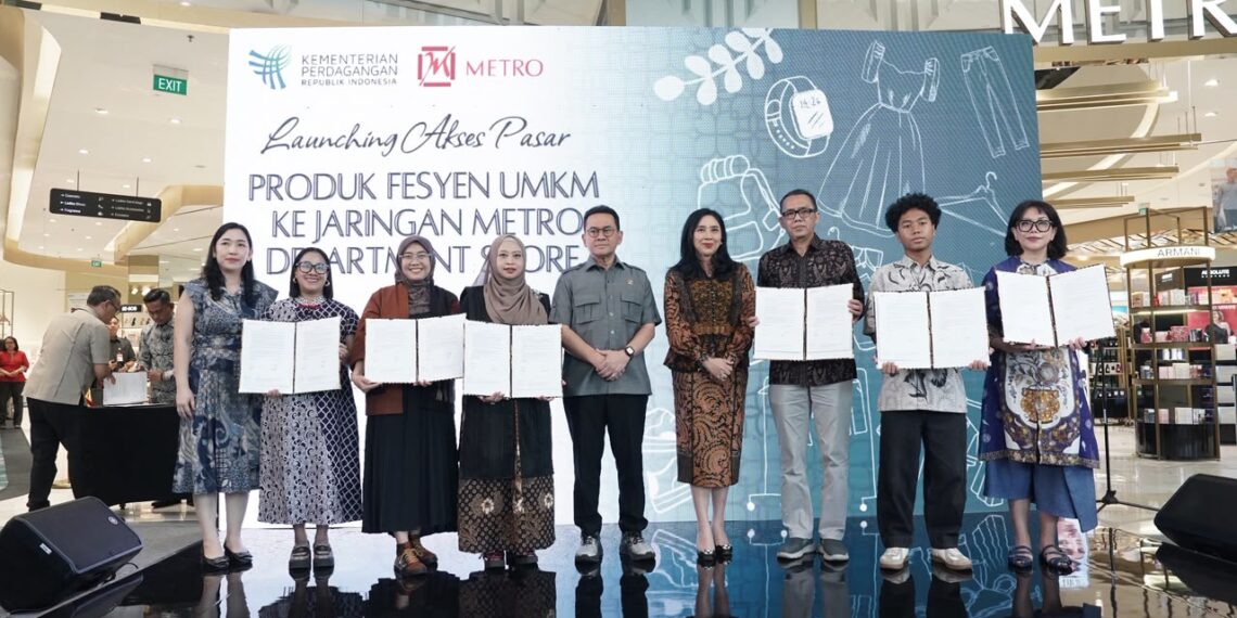 Menteri Perdagangan Budi Santoso di acara penandatanganan kemitraan strategis UMKM dan Metro Departement Store di Trans Studio Mall Cibubur, Jawa Barat, Kamis (9/7). Mendag memastikan sinergi yang semakin kuat antara usaha mikro, kecil, dan menengah (UMKM) dan ritel modern.(Foto: Humas Kemendag)