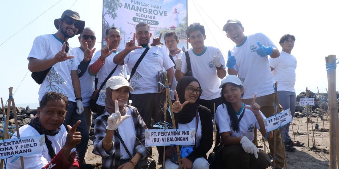 Memperingati Hari Mangrove Sedunia (World Mangrove Day) 2026, PT Pertamina Patra Niaga Refinery Unit Balongan tanam 11.000 bibit mangrove jenis Rhizophora dan kegiatan bersih pantai di kawasan Pantai Eretan Blok Kalimenir, Kecamatan Kandanghaur, Kabupaten Indramayu.(Foto: Istimewa)