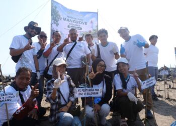 Memperingati Hari Mangrove Sedunia (World Mangrove Day) 2026, PT Pertamina Patra Niaga Refinery Unit Balongan tanam 11.000 bibit mangrove jenis Rhizophora dan kegiatan bersih pantai di kawasan Pantai Eretan Blok Kalimenir, Kecamatan Kandanghaur, Kabupaten Indramayu.(Foto: Istimewa)