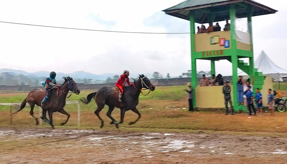 Kejuaraan Pacu Kuda Piala Bupati Sumba Barat 2026 yang diikuti seluruh kuda dan joki terbaik di NTT telah tuntas digelar pada 18 Juli 2026.(Foto: Humas KONI Pusat)