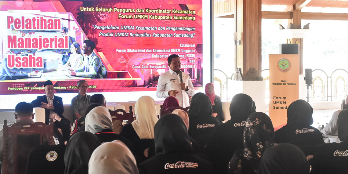 Bupati Sumedang Dony Ahmad Munir di acara pelatihan manajerial usaha UMKM oleh Coca-Cola Europacific Partners Indonesia (CCEPI) di Pendopo Pusat Pemerintahan Sumedang (PPS), Rabu (8/7/2026).(Foto: Humas Pemkab Sumedang)