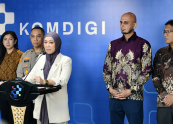 Menkomdigi Meutya Hafid didampingi Dirjen Pengawasan Ruang Digital Alexander Sabar dan Dirjen Komunikasi Publik dan Media (KPM) Fifi Aleyda Yahya, bersama Director of Public Policy Southeast Asia Meta Sarim Aziz serta Head of Public Policy Indonesia and Philippines Meta Berni Moestofa memberikan keterangan dalam konferansi pers di Kantor Kementerian Komdigi, Jakarta Pusat, Selasa (30/06/2026) terkait pemberantasan judi online. Foto: DRA/Komdigi