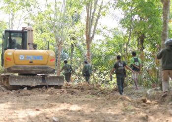 Pembukaan akses jalan secara tidak sah di Taman Nasional Bukit Barisan Selatan.(Foto: Humas Kemenhut)