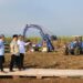 Presiden Prabowo pimpin panen raya serentak yang digelar di Kabupaten Malang, Provinsi Jawa Timur, Jumat (17/07/2026). Pemerintah kini mengarahkan fokus pada percepatan swasembada energi, pembangunan ketahanan air, serta penertiban berbagai aktivitas ilegal yang merugikan negara, mulai dari penyelundupan hingga praktik pertambangan, perkebunan, perikanan, dan perdagangan ilegal.(Foto: Setneg)