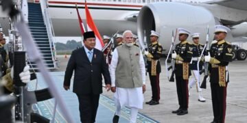 Presiden Republik Indonesia Prabowo Subianto menyambut ketibaan Perdana Menteri India (PM) Narendra Modi di Tanah Air pada Senin (06/07/2026).(Foto: Setneg)