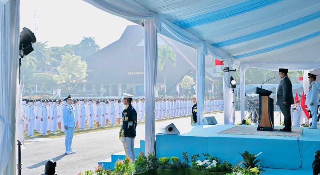 Presiden Prabowo Subianto memimpin Upacara Pelantikan Pamong Praja Muda (PPM) Angkatan XXXIII Institut Pemerintahan Dalam Negeri (IPDN) Tahun 2026 yang digelar di Lapangan Parade IPDN Kampus Jatinangor, Institut Pemerintahan Dalam Negeri, Kabupaten Sumedang, Provinsi Jawa Barat, pada Rabu (29/07/2026).(Foto: Setneg)
