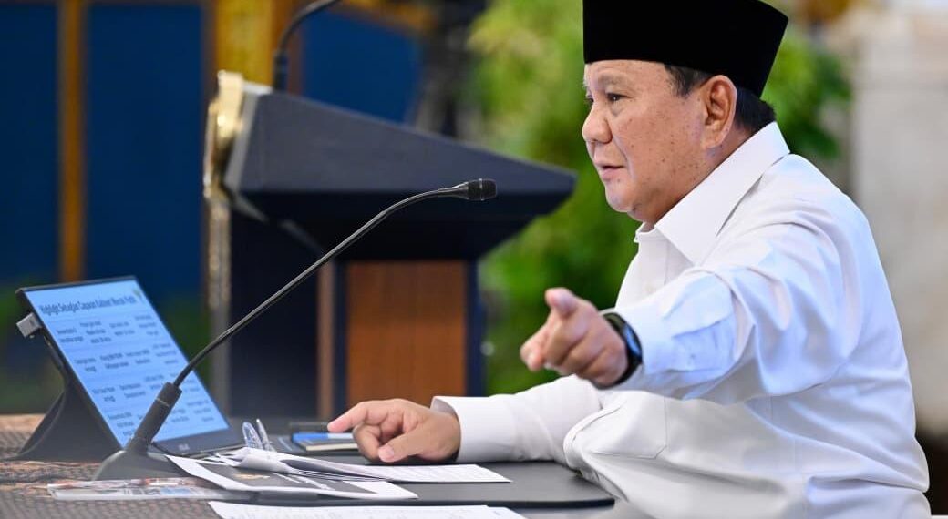 Prabowo Subianto di acara Sidang Kabinet Paripurna (SKP) yang digelar di Istana Negara, Jakarta, pada Senin (20/07/2026). Presiden Prabowo menjelaskan Danantara Sumber Daya Indonesia berperan penting dalam penguatan pengelolaan devisa hasil ekspor.(Foto: Setneg)