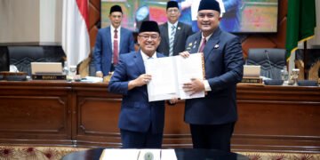 Bupati Bogor Rudy Susmanto di DPRD Kabupaten Bogor. Bupati mengatakan Pemkab Bogor masih dihadapkan pada tantangan fiskal berupa proyeksi defisit yang signifikan akibat menurunnya dana transfer dari pemerintah pusat maupun Pemerintah Provinsi Jawa Barat sejak awal tahun.(Foto: Humas Pemkab Bogor)