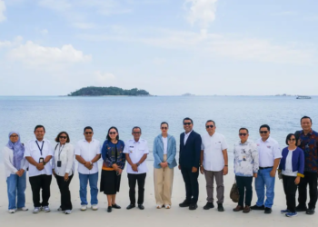 Menteri Pariwisata (Menpar) Widiyanti Putri Wardhana menggelar pertemuan dengan pengelola Kawasan Ekonomi Khusus (KEK) Tanjung Kelayang, PT Belitung Pantai Intan, dan pemerintah daerah untuk mengevaluasi sekaligus menyinkronkan program kerja lintas sektor dalam pengembangan pariwisata Belitung.(Foto: Humas Kemenpar)
