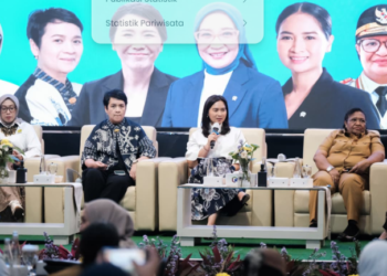 Wamenpar Ni Luh Puspa di acara Women's Leadership Forum 2026 bertema "Women Leading Tourism: Membangun Destinasi yang Berkelas Dunia melalui Kepemimpinan, Inovasi, dan Kolaborasi" di Kantor Lembaga Administrasi Negara Jakarta, Senin (27/7).(Foto: Humas Kemenpar)