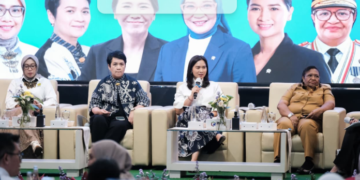 Wamenpar Ni Luh Puspa di acara Women's Leadership Forum 2026 bertema "Women Leading Tourism: Membangun Destinasi yang Berkelas Dunia melalui Kepemimpinan, Inovasi, dan Kolaborasi" di Kantor Lembaga Administrasi Negara Jakarta, Senin (27/7).(Foto: Humas Kemenpar)