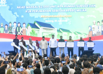 Presiden Prabowo Subianto didampingi Menteri Perumahan dan Kawasan Permukiman (PKP) Maruarar Sirait dan Menteri Koordinator Bidang Infrastruktur dan Pembangunan Kewilayahan Agus Harimurti Yudhoyono (AHY) meresmikan akad massal KPR Rumah Subsidi dan KUR Perumahan di 36 provinsi, di Perumahan Puri Delta City Side pada Kamis, (30/7/2026).(Foto: Humas Kementerian PKP)