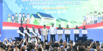 Presiden Prabowo Subianto didampingi Menteri Perumahan dan Kawasan Permukiman (PKP) Maruarar Sirait dan Menteri Koordinator Bidang Infrastruktur dan Pembangunan Kewilayahan Agus Harimurti Yudhoyono (AHY) meresmikan akad massal KPR Rumah Subsidi dan KUR Perumahan di 36 provinsi, di Perumahan Puri Delta City Side pada Kamis, (30/7/2026).(Foto: Humas Kementerian PKP)