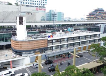 Suasana di luar Stasiun KA Medan Sumatra Utara. KAI catat pengguna KA capai 3,82 juta pada semester I 2026.(Foto: Humas KAI)