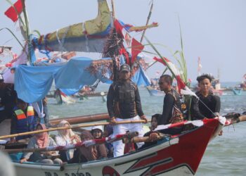 Tasyakur Nelayan Santolo.‎(Foto: Ridwan Nur Faozan & Muhammad Sofyan Fauzi/ Diskominfo Kab. Garut)