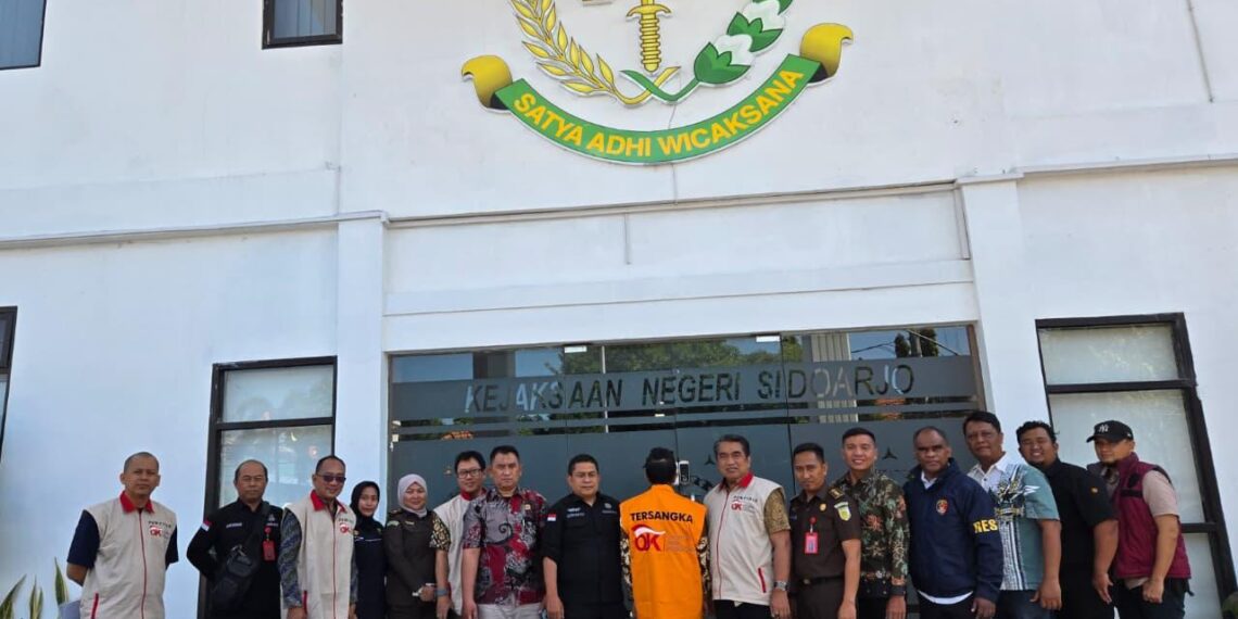 Tersangka PT BPR SAWA.(Foto: Dok. OJK)